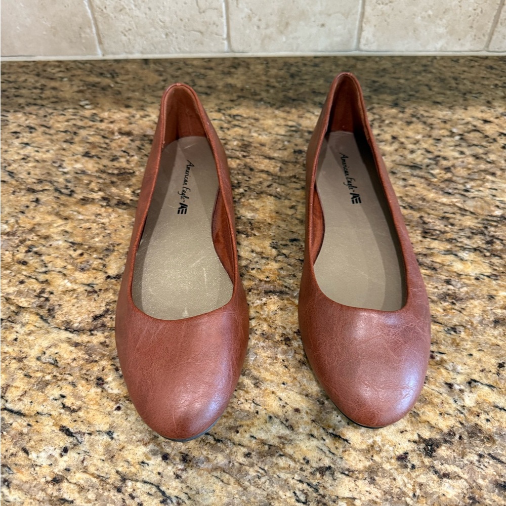 American Eagle Outfitters Brown Leather Flats Timeless Design
Good Condition